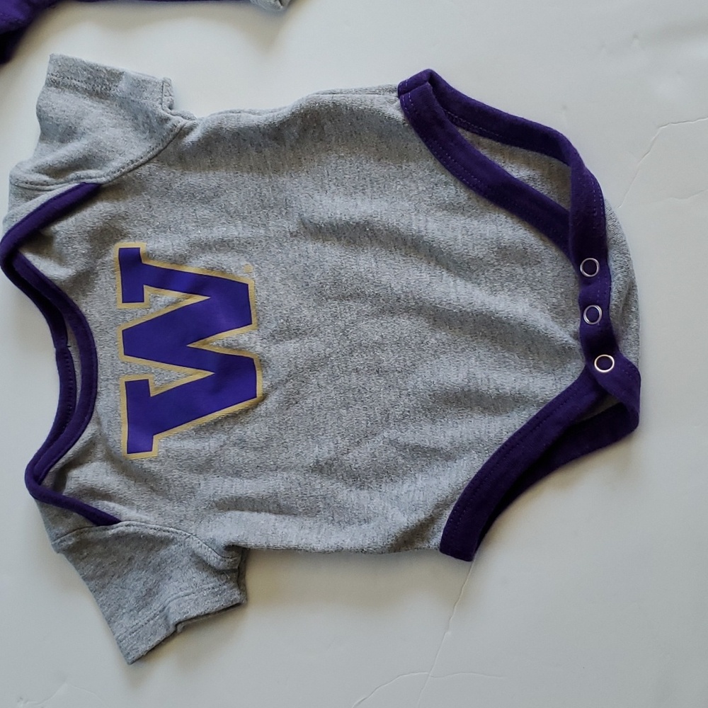 Gen2 Washington state huskies onesie size 0/3 months